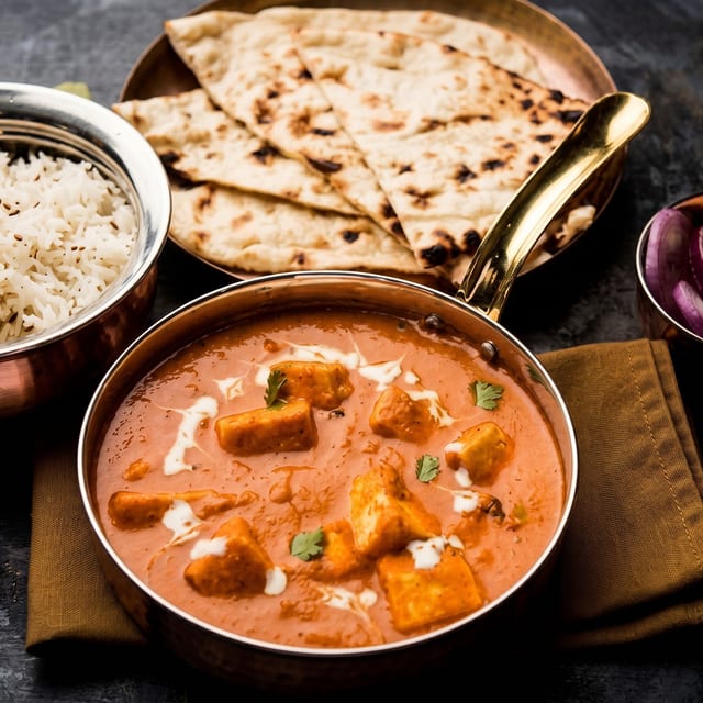 Paneer Lababdar Combo (Naan).