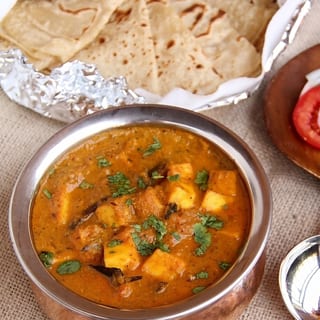 Paneer Lababdar Combo (Rumali Roti)
